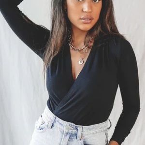 NWT Bayse Deep V Bodysuit in Black, Size M